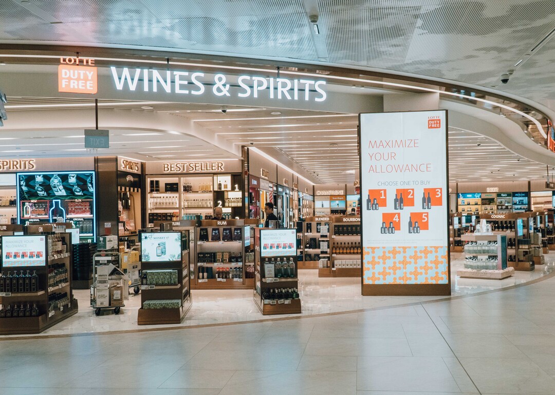 singapore changi airport lotte duty free's store