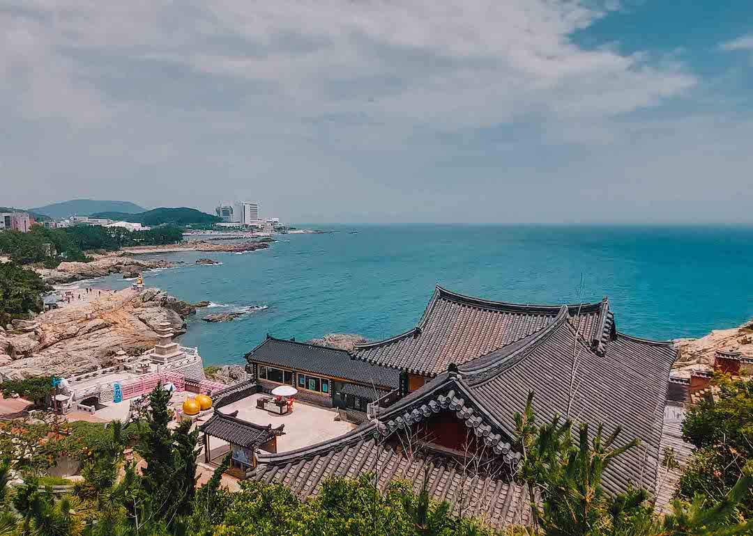 places to visit, busan attractions, haedong yonggungsa